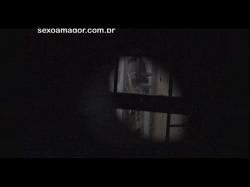 ❤️ Blondie word in die geheim video-opgeneem deur 'n buurtvoyeur wat agter hol bakstene versteek is ️ Superpornografie by porn af.yespornpics-com.ru ❤