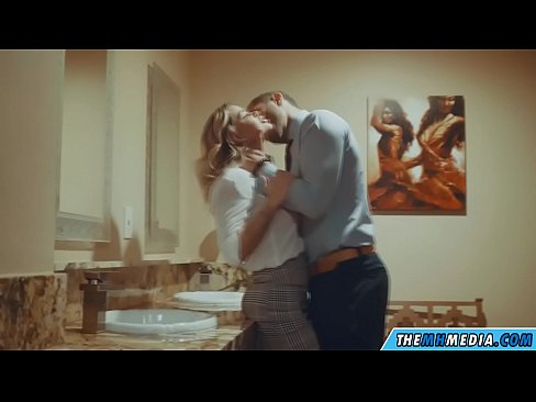 ❤️ Wanneer 'n rondborstige blondine jou in 'n openbare toilet verlei ️ Superpornografie by porn af.yespornpics-com.ru ❤